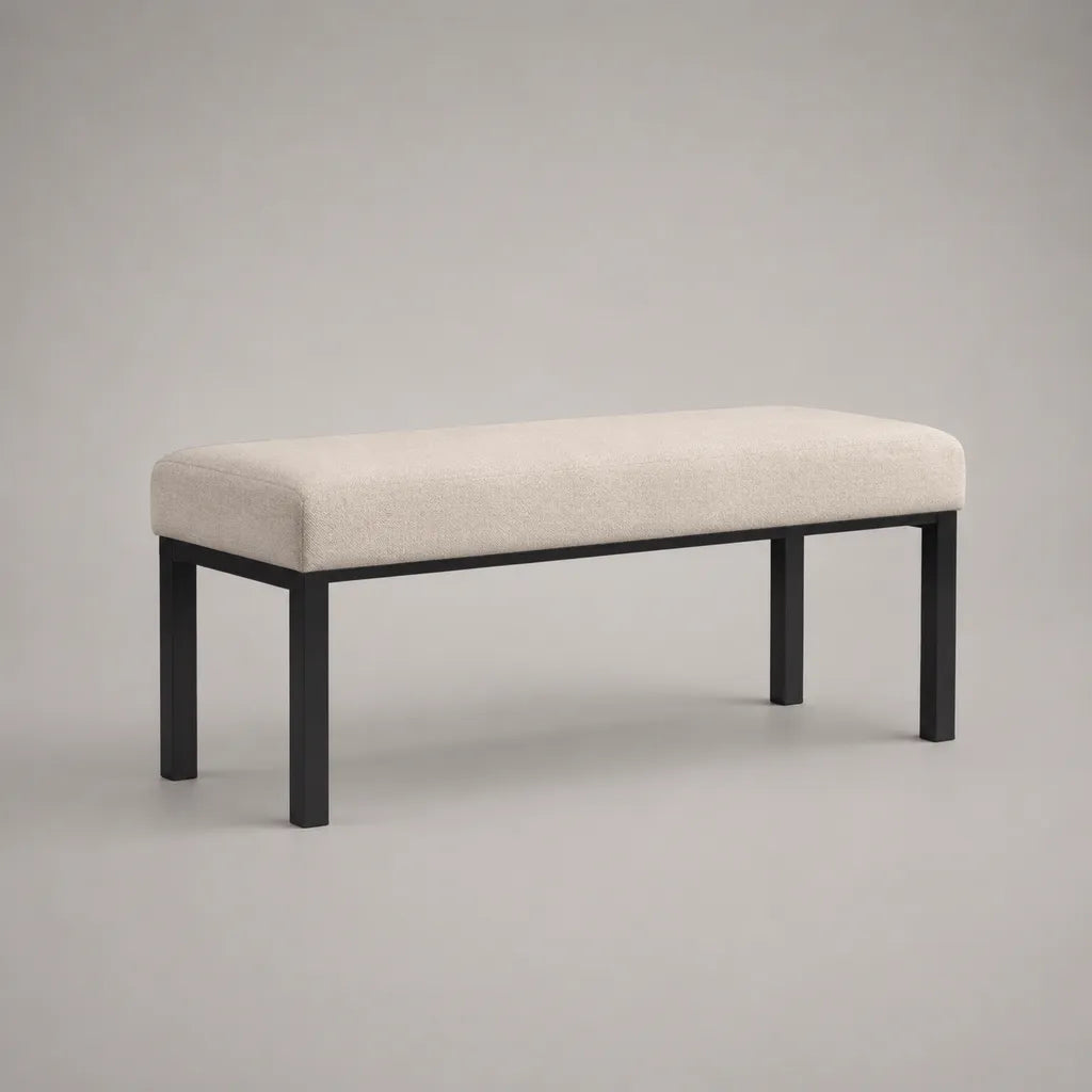 Gepolsterte Bettbank aus Polyester-Bouclé mit Stahlgestell, Cremeweiß und Schwarz, 110 × 40 × 46 cm